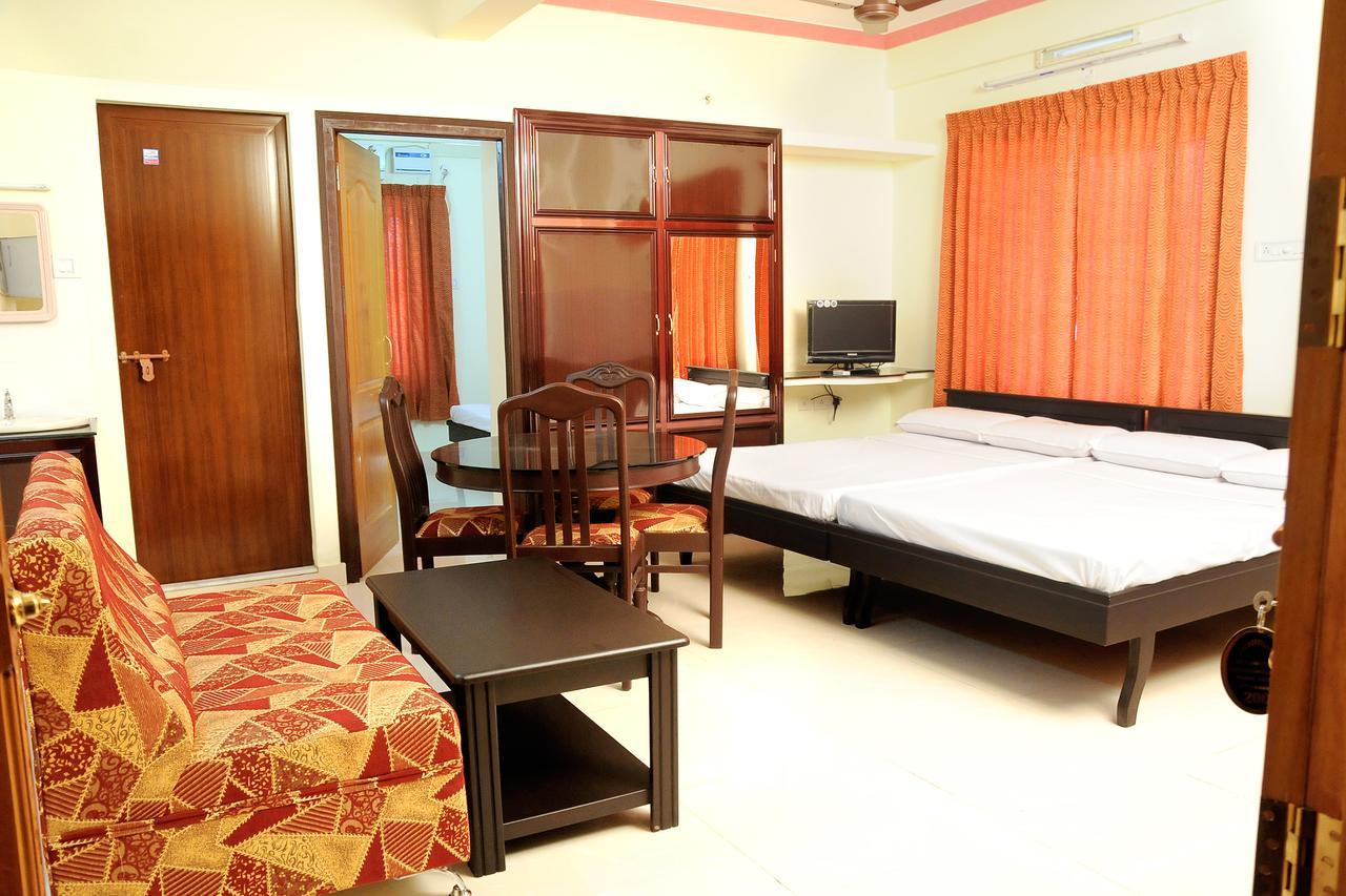 Hotel Anandkrishna Residency à Guruvāyūr Extérieur photo