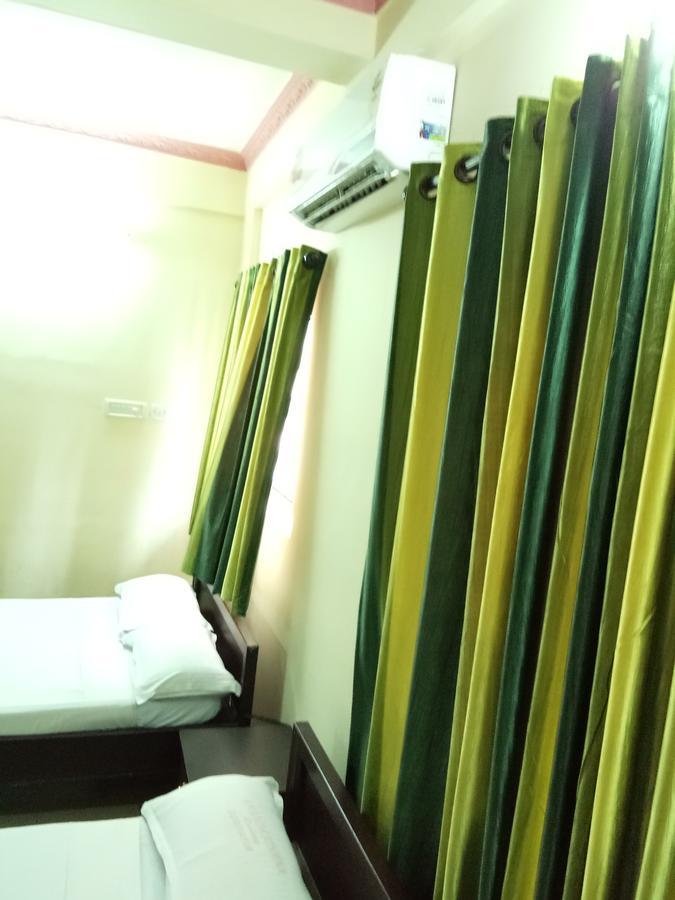 Hotel Anandkrishna Residency à Guruvāyūr Extérieur photo